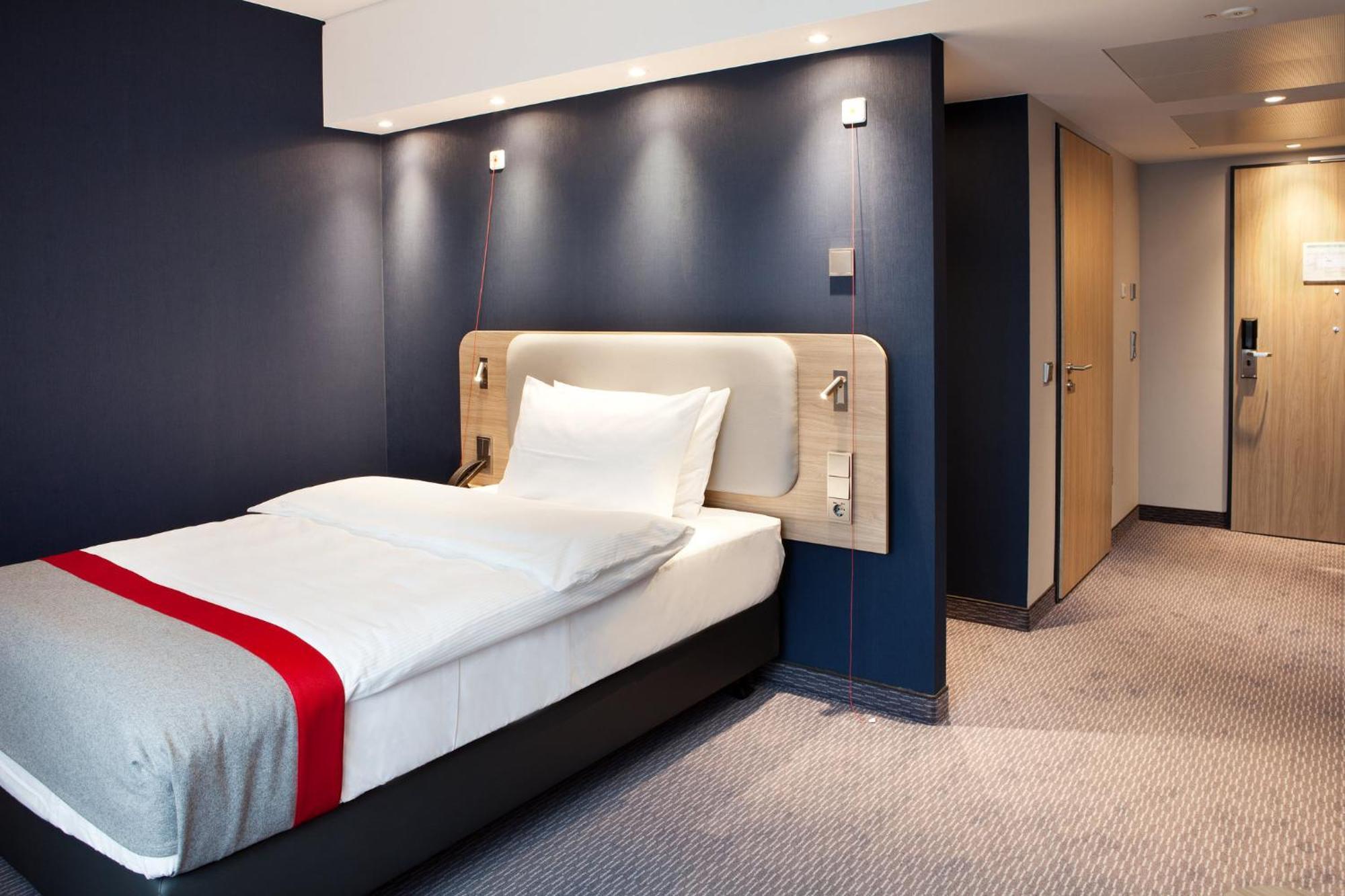 Holiday Inn Express - เรมไชด์ ภายนอก รูปภาพ